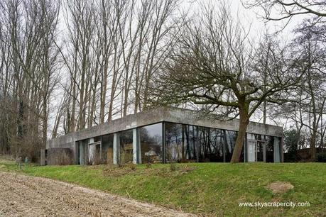 Residencia con aspecto de bunker brutalista