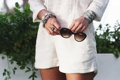 Vogue_Eyewear-Ibiza_summer-White_Outfit-3