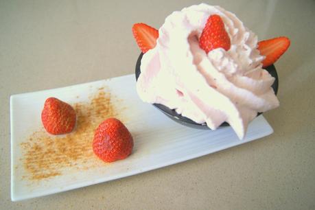 MOUSSE DE FRESAS Y CHOCOLATE BLANCO, CON SIFON