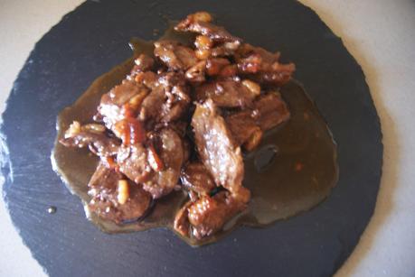 MAGRET DE PATO CON SALSA DE SOJA Y OPORTO