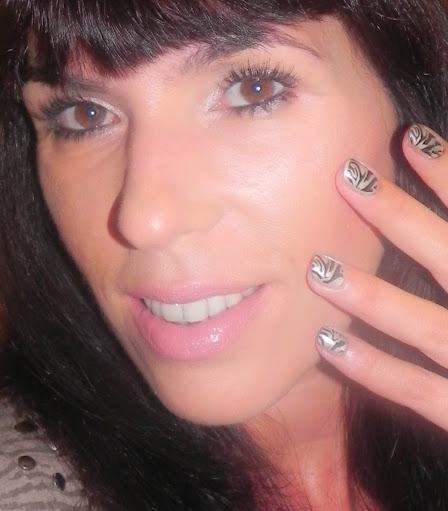 Starlight: Look, manicura y outfit