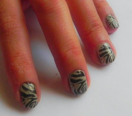 Starlight: Look, manicura y outfit