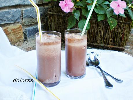 Bebida de cacao con helado de stracciatella