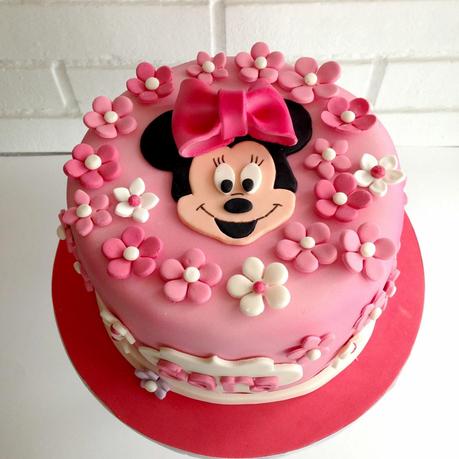 TARTA MINNIE MOUSSE