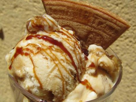 Helado de queso y nueces