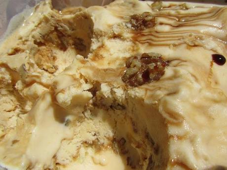Helado de queso y nueces