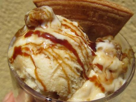 Helado de queso y nueces
