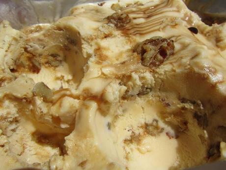Helado de queso y nueces