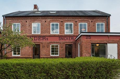 UNA ANTIGUA CARPINTERIA CONVERTIDA EN UNA CASA CON ALMA