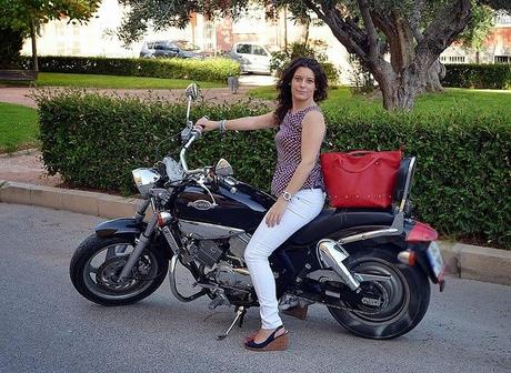 bolso rojo, moto, peplum, fashion blogger, castellón, moda, fashion, blogger, blog de moda, rojo, red, bag,