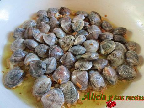 CUBILETE DE ARROZ BLANCO CON ALMEJAS