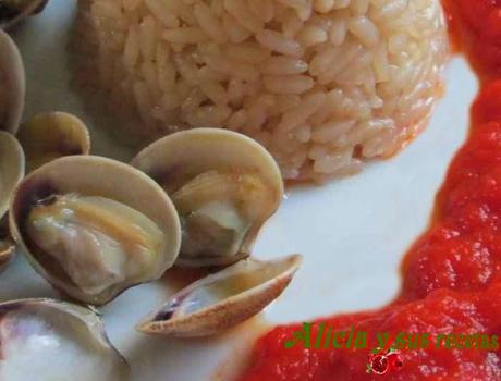 CUBILETE DE ARROZ BLANCO CON ALMEJAS