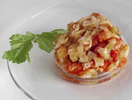 Desmigado de bacalao con tomate