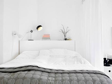 Decoracion de color blanco. Un espacio luminoso en este minipiso Decoracion de color blanco. Un espacio luminoso en este minipiso