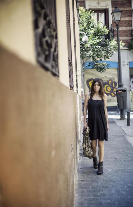 street style barbara crespo cami black dress hakei fashion blogger outfit blog de moda