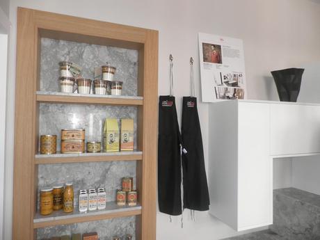 En el diseño de Línea 3 Cocinas, la estética y la funcionalidad van juntas, combinando diferentes materiles, tan de tendencía en la decoración de la cocina.