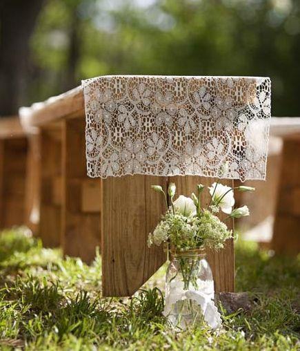 DECORACIÓN PARA LOS BANCOS DE LA BODA Decoración para el banco de la ceremonia