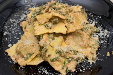 Raviolis de boletus con verduras en salsa de chorizo Raviolis de boletus con verduras en salsa de chorizo