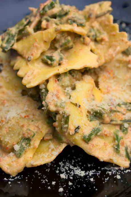 Raviolis de boletus con verduras en salsa de chorizo Raviolis de boletus con verduras en salsa de chorizo