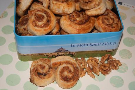 ROLLOS DE CANELA, CON NUECES Y UN TOQUE DE DULCE DE LECHE