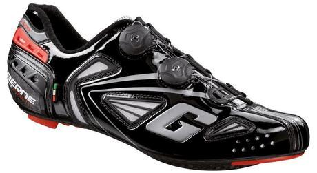 Además es un par de zapatillas sumamente ligeras. 