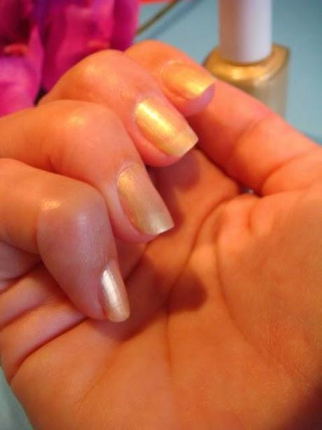 Colorea tus uñas con By The Face Make Up!!. Colorea tus uñas con By The Face Make Up!!.