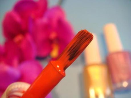 Colorea tus uñas con By The Face Make Up!!. Colorea tus uñas con By The Face Make Up!!.