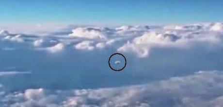 VIDEO DE UN OVNI QUE FUE FILMADO POR UN TRIPULANTE DE UN AVIÓN