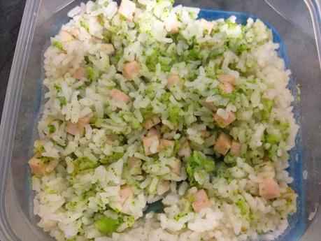 Arroz blanco con brócoli y pavo