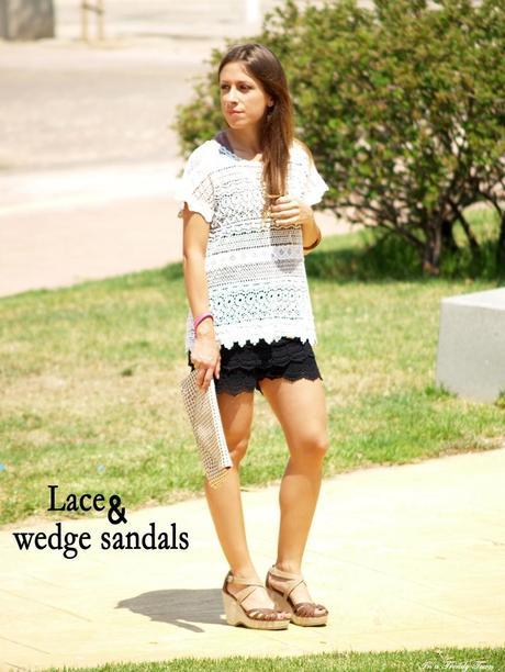 OUTFIT LACE AND WEDGE SANDALS