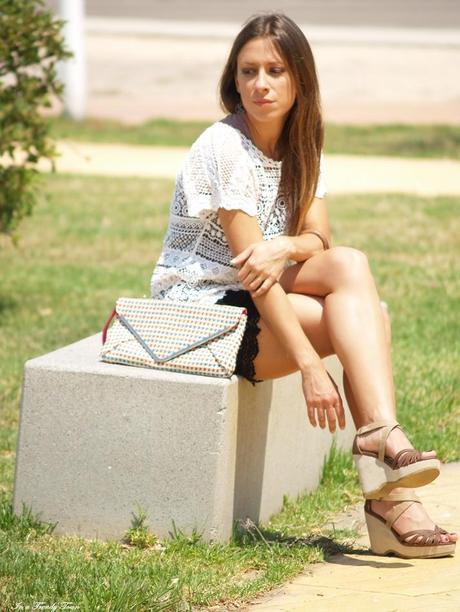 OUTFIT LACE AND WEDGE SANDALS