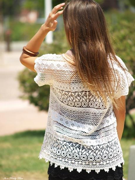 OUTFIT LACE AND WEDGE SANDALS