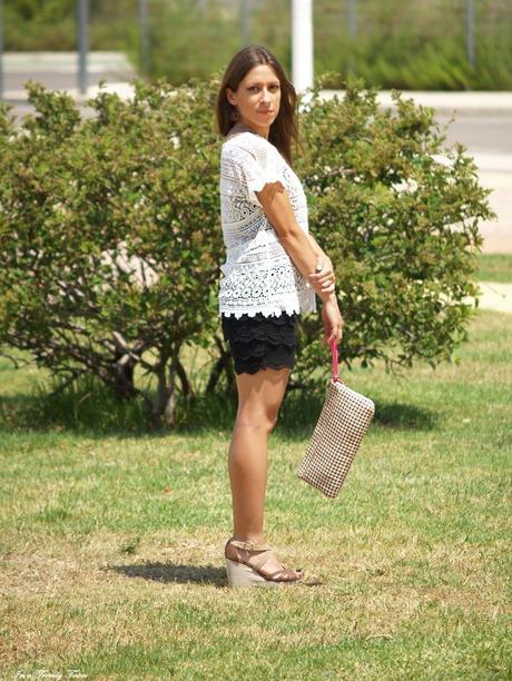 OUTFIT LACE AND WEDGE SANDALS