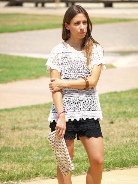 OUTFIT LACE AND WEDGE SANDALS