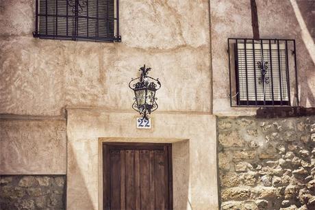 street style barbara cerspo albarracon teruel village fashion blogger blog de moda outfit the corner shop boyfriend shorts