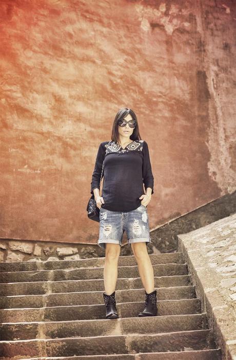 street style barbara cerspo albarracon teruel village fashion blogger blog de moda outfit the corner shop boyfriend shorts