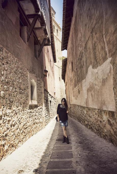 street style barbara cerspo albarracon teruel village fashion blogger blog de moda outfit the corner shop boyfriend shorts