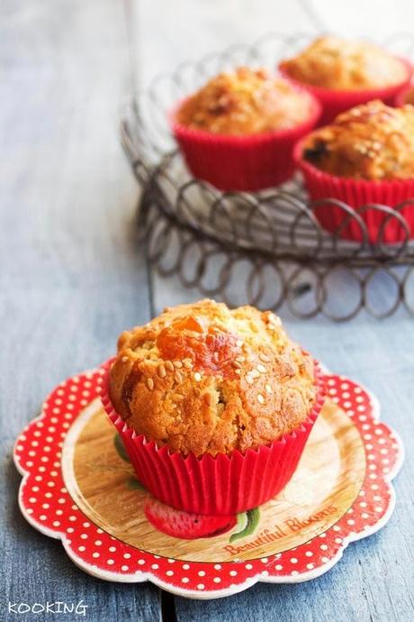 Muffins de Scamorza affumicata con tomates secos y albahaca