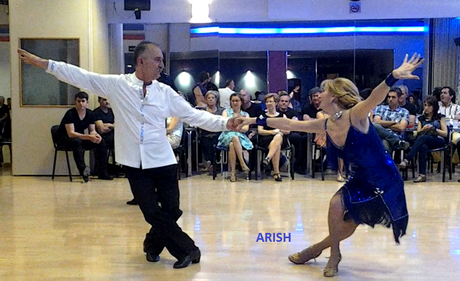 VESTIDO DE BAILE LATINO EN AZUL VESTIDO DE BAILE LATINO EN AZUL