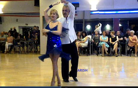 VESTIDO DE BAILE LATINO EN AZUL VESTIDO DE BAILE LATINO EN AZUL