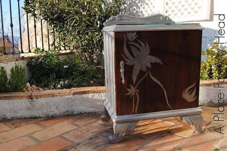 Redecorando una mesita de noche III