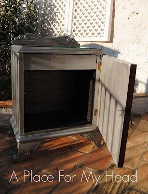 Redecorando una mesita de noche III