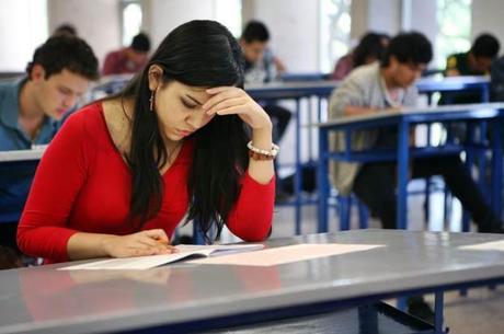 30Jun14 UASLP Preparada para Examen de Admisión (foto de stock 2013)