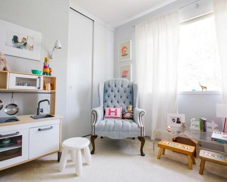 sofá azul oscuro decoración muebles de diseño decoración en blanco y pasteles decoración en blanco y neutros decoracion dormitorios decoración americana escandinava decoración aires nórdicos contrastes en decoración blog de decoración de interiores 