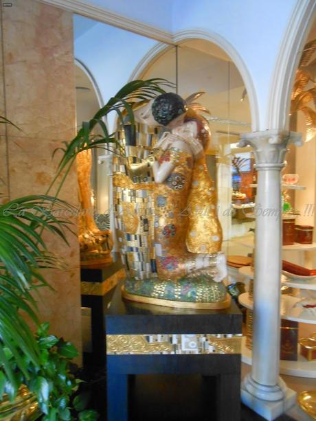 EL BESO,GUSTAV KLIMT, EN ,PASEO DE GRACIA, BARCELONA...1-07-2014...!!!