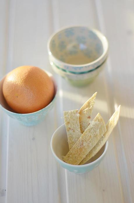 Ensalada de Pomelo con pan lavash crujiente de queso