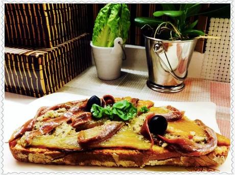 Tosta de anchoas en aceite con majado y pimiento verde 1