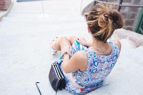 Loversandfriends_Dress-080_Barcelona-White_Sandals-MII_Seat-Streetstyle-Outfit-38