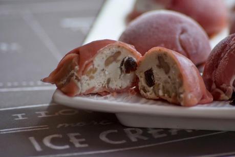 BOMBONES DE JAMÓN, RELLENOS DE GORGONZOLA, NUECES Y PASAS