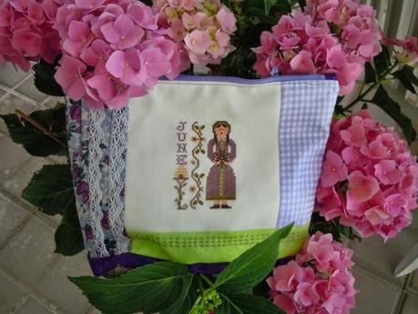 LNH muñequita de Junio.